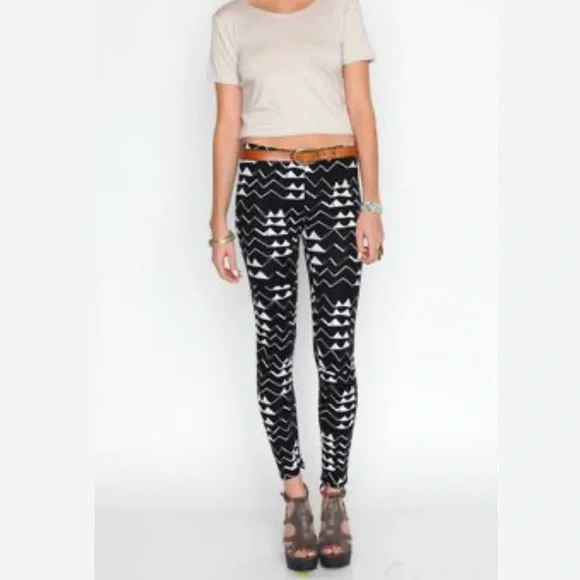 🌸 light pink🌸Thief & Bandit small women leggings, stretch, white, screenprinted - Picture 1 of 7